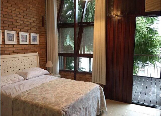 Quarto 1 banheiro em frente