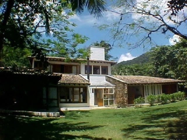 FRENTE AO MAR E ÁREA VERDE