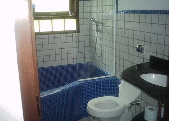 Perego - banheiro suite lado esquerdo