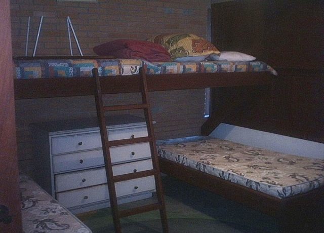 Perego - suite piso inferior 3 camas de solteiro esquerda
