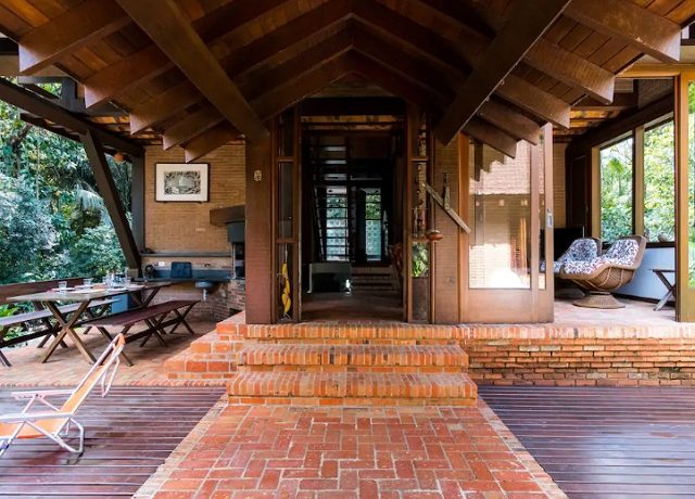 churrasqueira e varanda interna e sala TV