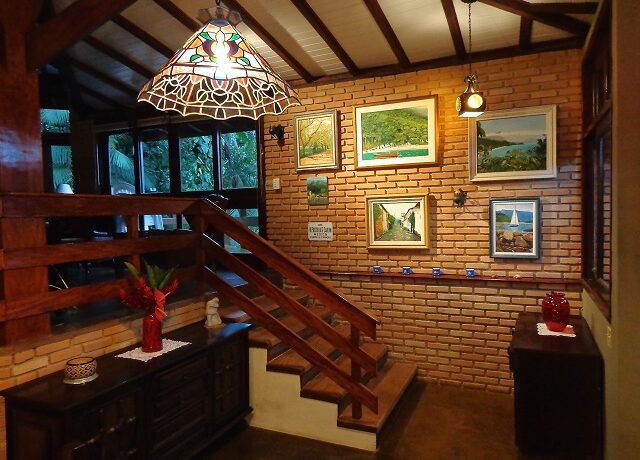 Acesso sala de almoço para living